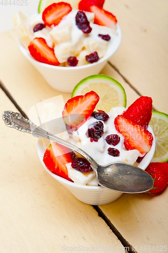 Image of fruit and yogurt salad healthy breakfast