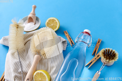 Image of vinegar, lemons, soda, clothespins and brushes