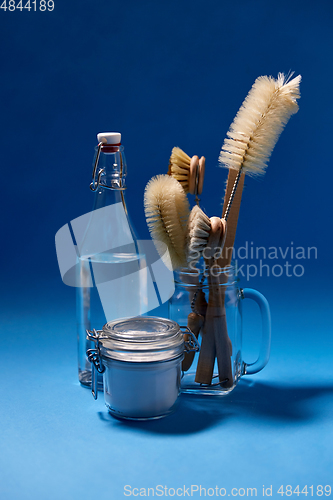 Image of washing soda, bottle of vinegar and brushes
