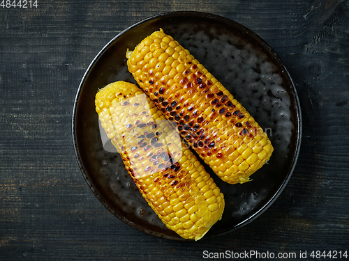 Image of grilled corn on black plate