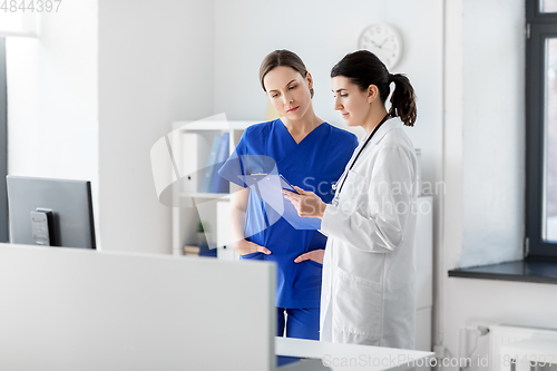 Image of doctor and nurse with clipboard at hospital