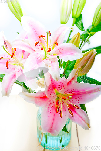 Image of pink lily flower bouquet