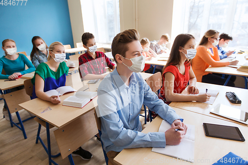 Image of group of students in masks at school lesson