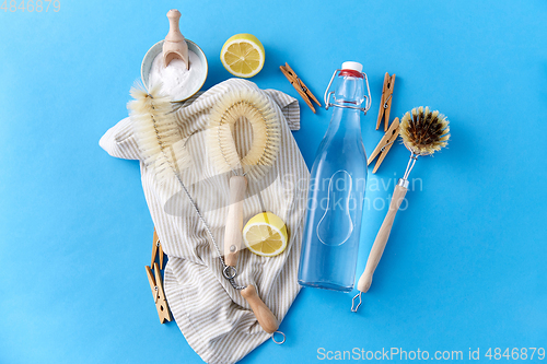 Image of vinegar, lemons, soda, clothespins and brushes