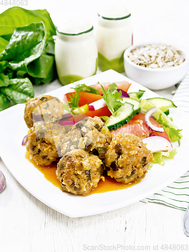 Image of Meatballs with spinach and oatmeal on table