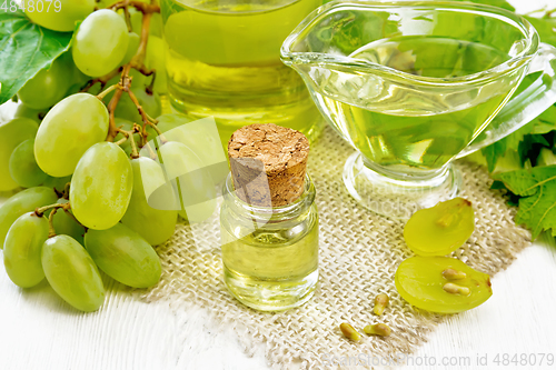 Image of Oil grape in vial on board