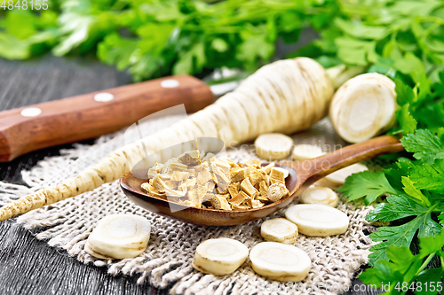 Image of Parsley root dried in spoon on dark board