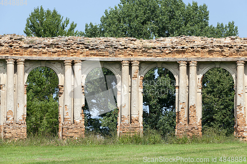 Image of ruins of the arches