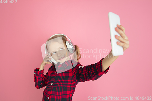 Image of Caucasian little girl\'s portrait on pink studio background