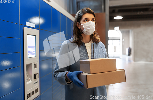 Image of woman in mask with boxes at parcel machine