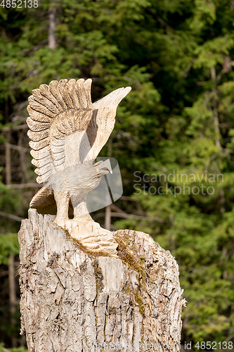 Image of big wooden eagle statue