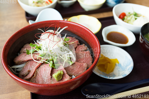 Image of Rare beef rice don in Japanese restaurant