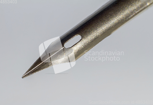 Image of metallic quill tip