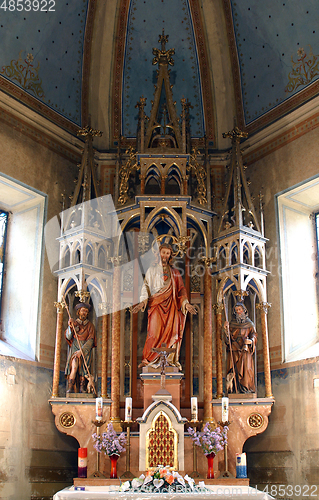 Image of Sacred Heart of Jesus, church altar