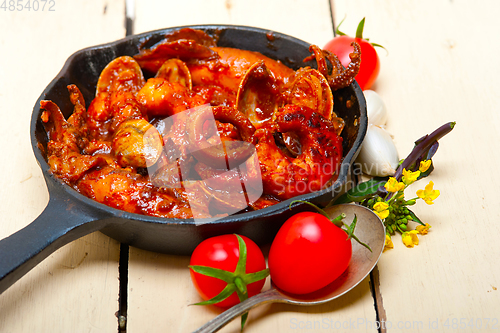 Image of fresh seafoos stew on an iron skillet