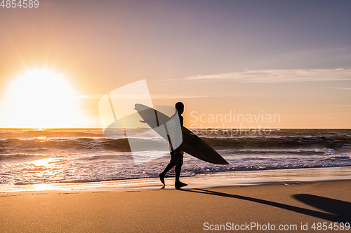 Image of Surfer watching the waves