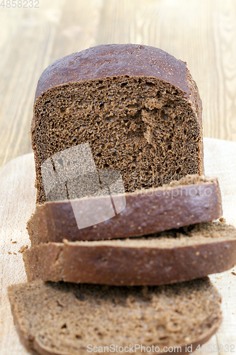Image of Sliced loaf of rye bread