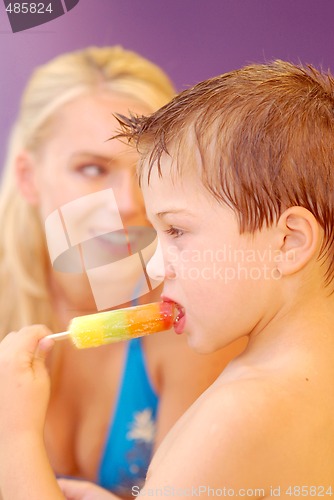 Image of A boy with the icecblock