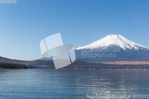 Image of Mount Fuji at Lake Yamanaka