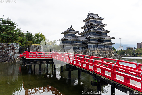 Image of Matsumoto Castle and red bridge