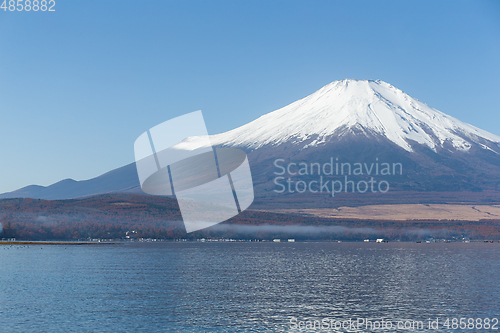 Image of Mount Fuji and Lake Yamanashi