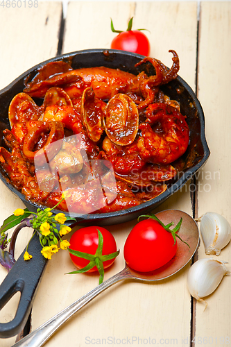 Image of fresh seafoos stew on an iron skillet