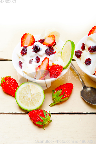 Image of fruit and yogurt salad healthy breakfast