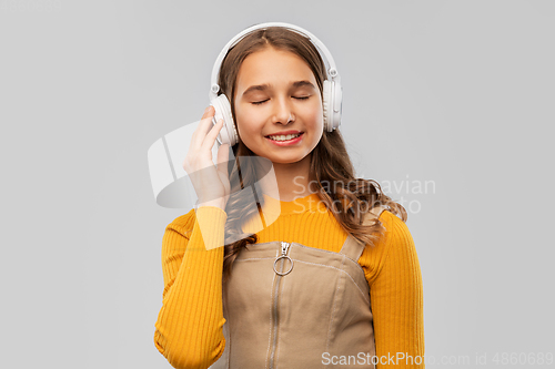 Image of teenage girl in headphones listening to music