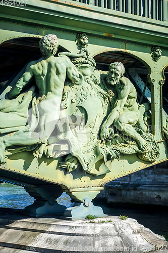 Image of Bir-Hakeim Bridge view from the Seine, Paris