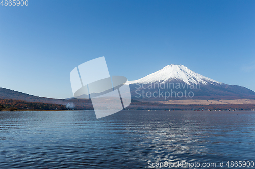 Image of Mount Fuji with Lake Yamanaka