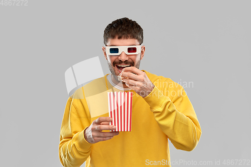 Image of smiling man 3d movie glasses eating popcorn