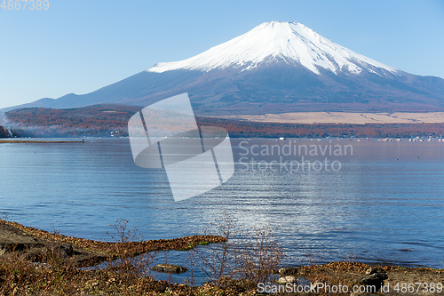 Image of Mountain Fuji and lake