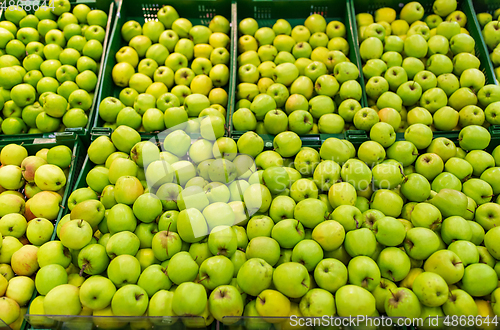 Image of green apples at grocery store or market