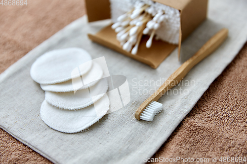 Image of wooden toothbrush, cotton pads and swabs in box