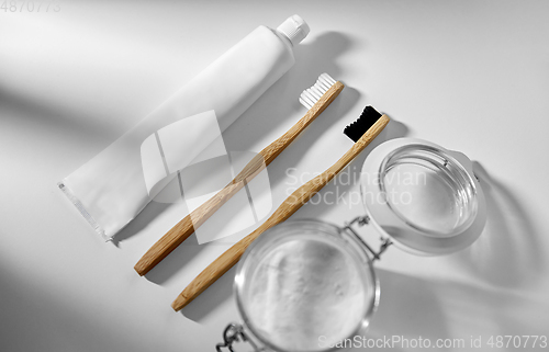 Image of washing soda and wooden toothbrushes
