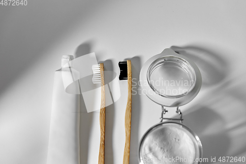 Image of washing soda and wooden toothbrushes