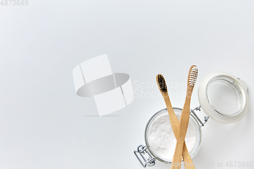 Image of washing soda and wooden toothbrushes