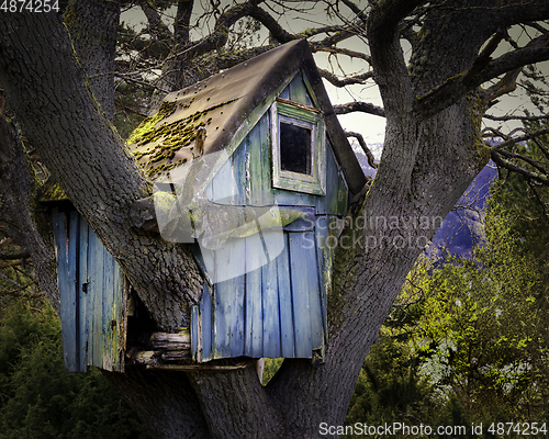 Image of A tree hut.