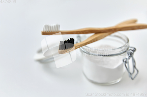 Image of washing soda and wooden toothbrushes