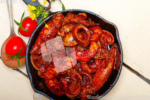 Image of fresh seafoos stew on an iron skillet