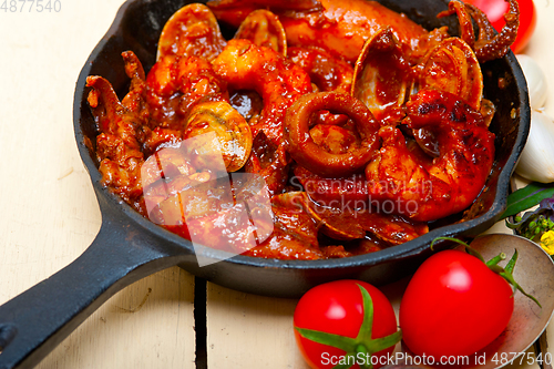 Image of fresh seafoos stew on an iron skillet