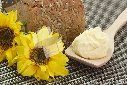 Image of Sunflower Oleo with Bread