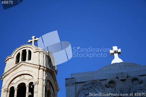 Image of moon behind monuments