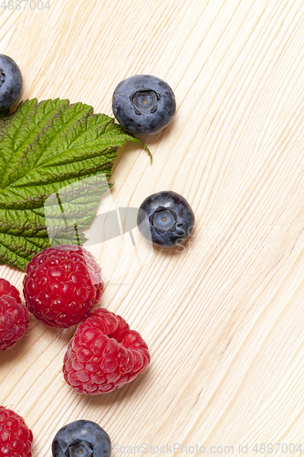 Image of berries on table