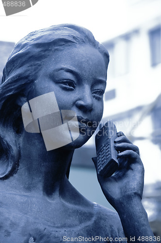 Image of statue at the phone 