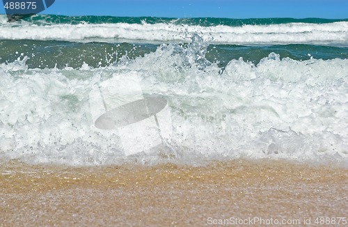 Image of waves on the beach