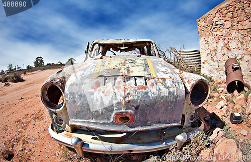 Image of old car in the desert