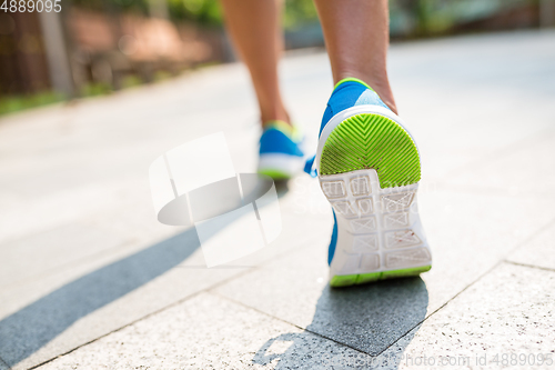 Image of Woman run in a city