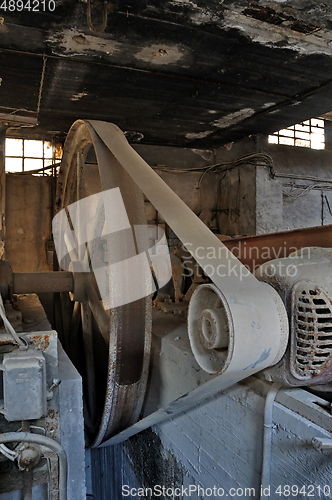 Image of rusty belt driven machinery