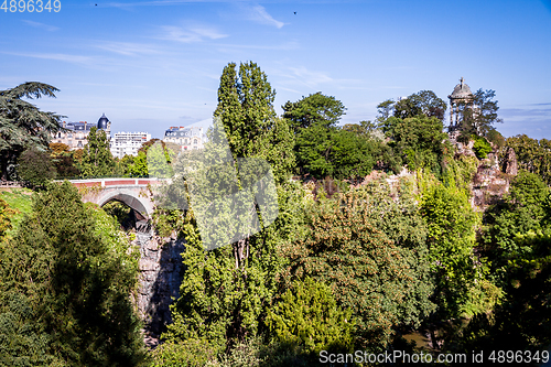 Image of Sibyl temple and pond in Buttes-Chaumont Park, Paris